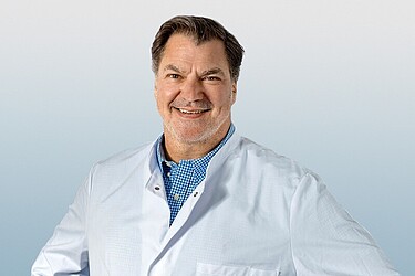 Porträt von Prof. Dr. med. Steffen Höll